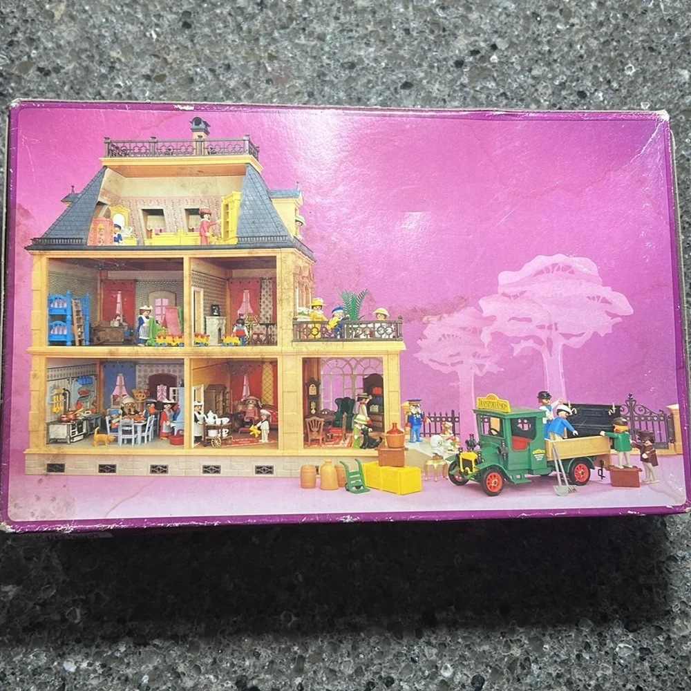 Playmobil never opened